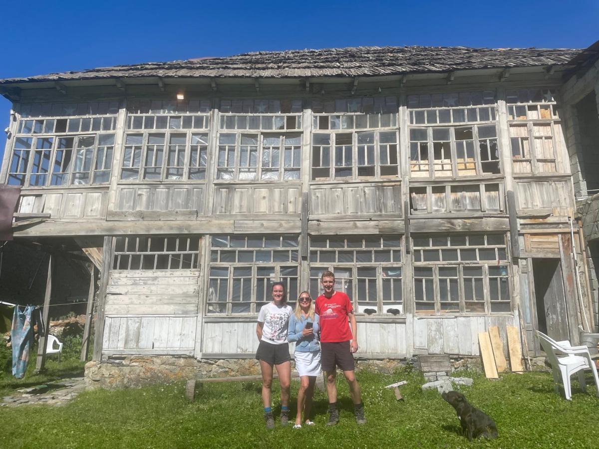 Gunter Guest House Adishi ภายนอก รูปภาพ